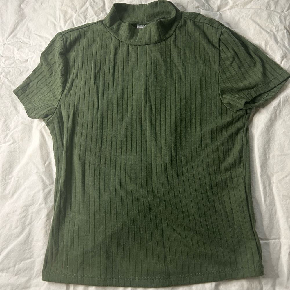 No Boundaries ✨ Juniors Short Sleeve Mock Neck Olive Green Shirt